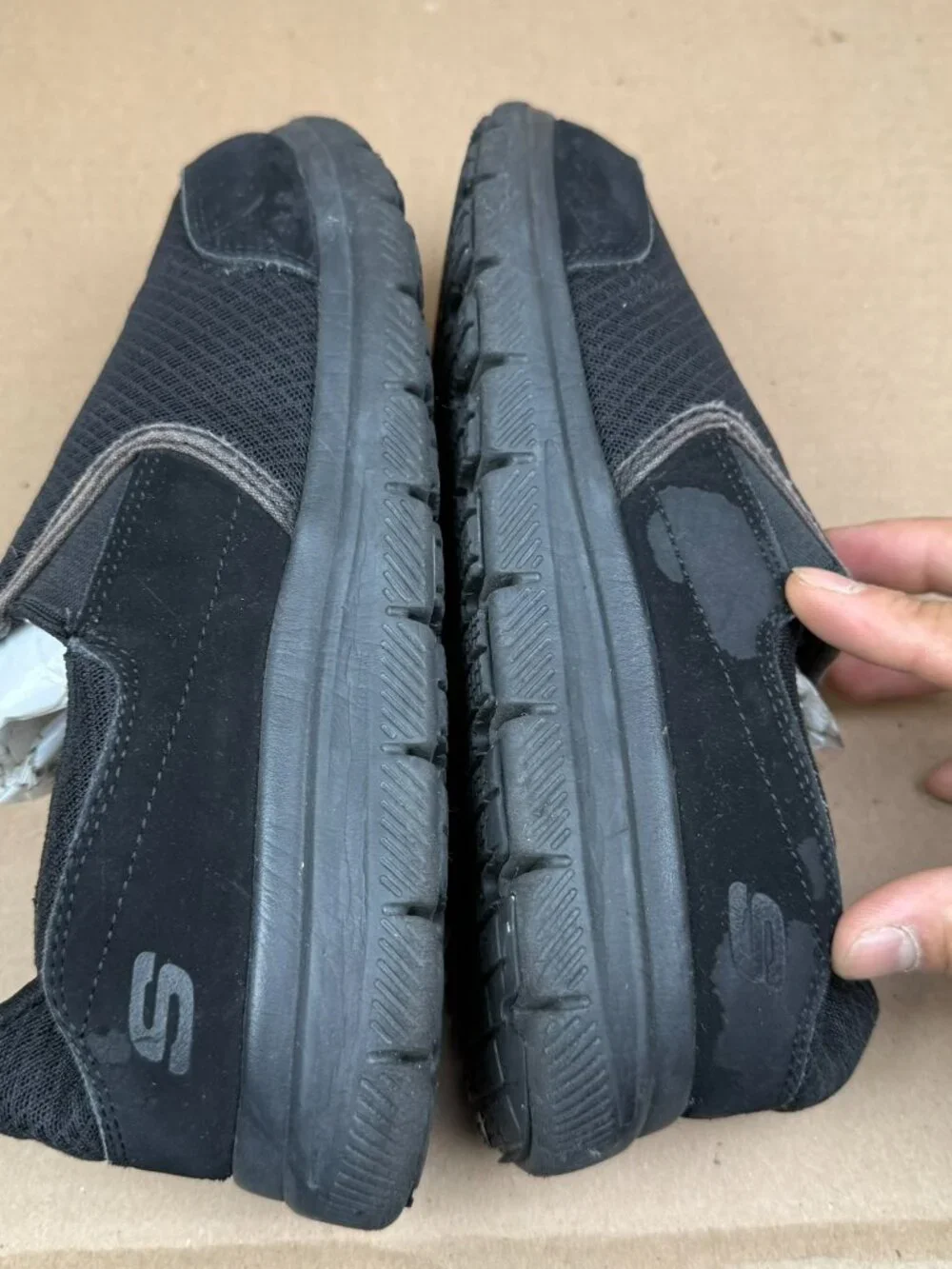 Men's Skechers Slip-On Work Shoes Black Slip Resistant Size 7.5 Needs Cleaning